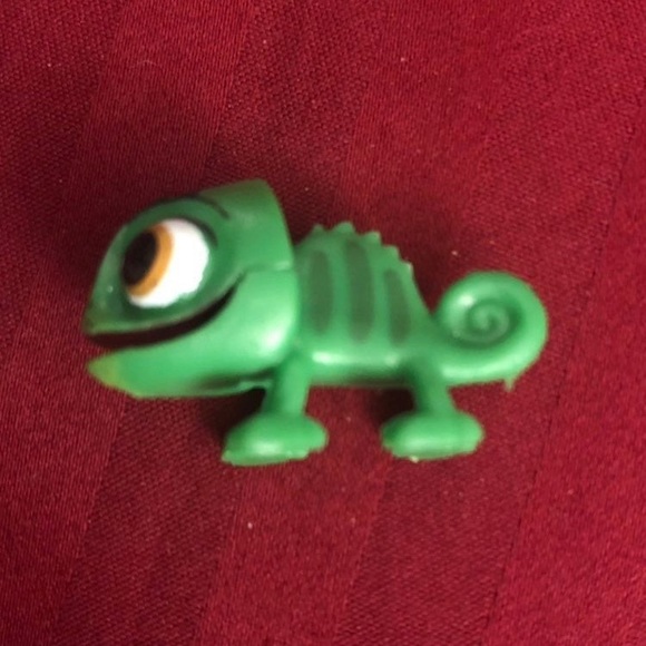 Rapunzel tangled 16 point articulation doll - Picture 10 of 10